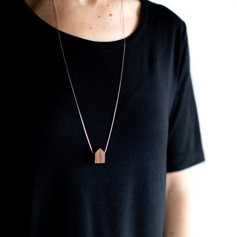 maison, bijoux, collier, bois, iles de la madeleine, atelier côtier, design maritime, fait au Québec, fait aux Iles, artisan