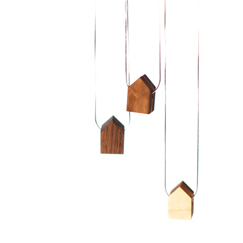 maison, bijoux, collier, bois, iles de la madeleine, atelier côtier, design maritime, fait au Québec, fait aux Iles, artisan